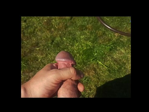 ❤️ گرم hottie پنهنجي گلابي pussy fucked حاصل ڪري ۽ هڪ اونهاري جي باغ ۾ squirt سان cums ☑ ☑