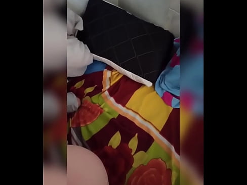❤️ منهنجي روم ميٽ گهر ۾ اڪيلي رهي ٿي ڇاڪاڻ ته هن جو مڙس موڪلن تي وڃي ٿو ۽ مان موقعو وٺان ٿو ته هن کي چوسان ۽ هن جي گدا کي کير سان ڀريان. ☑ ☑